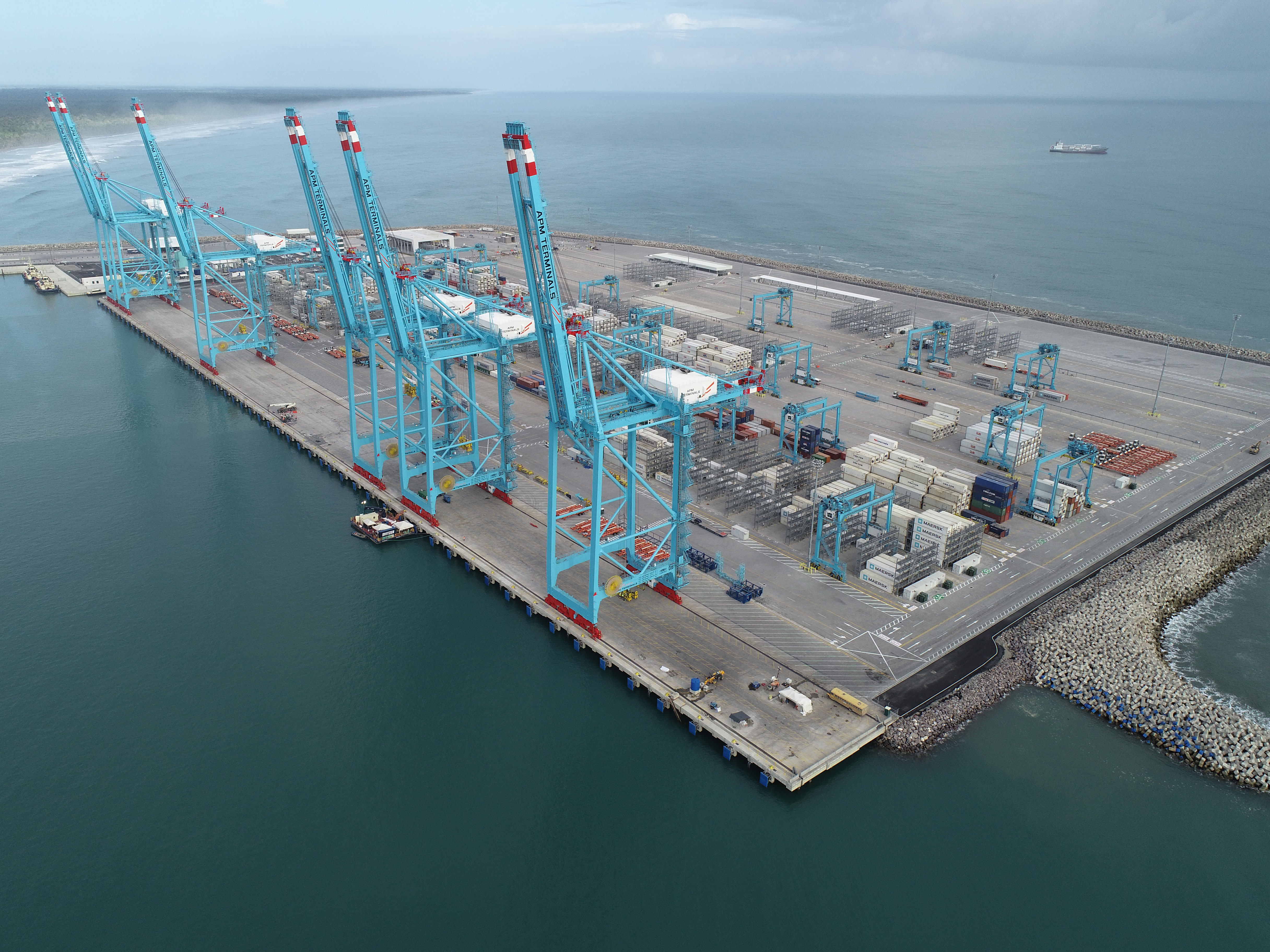 Van Oord and BAM International complete state-of-the-art container ...