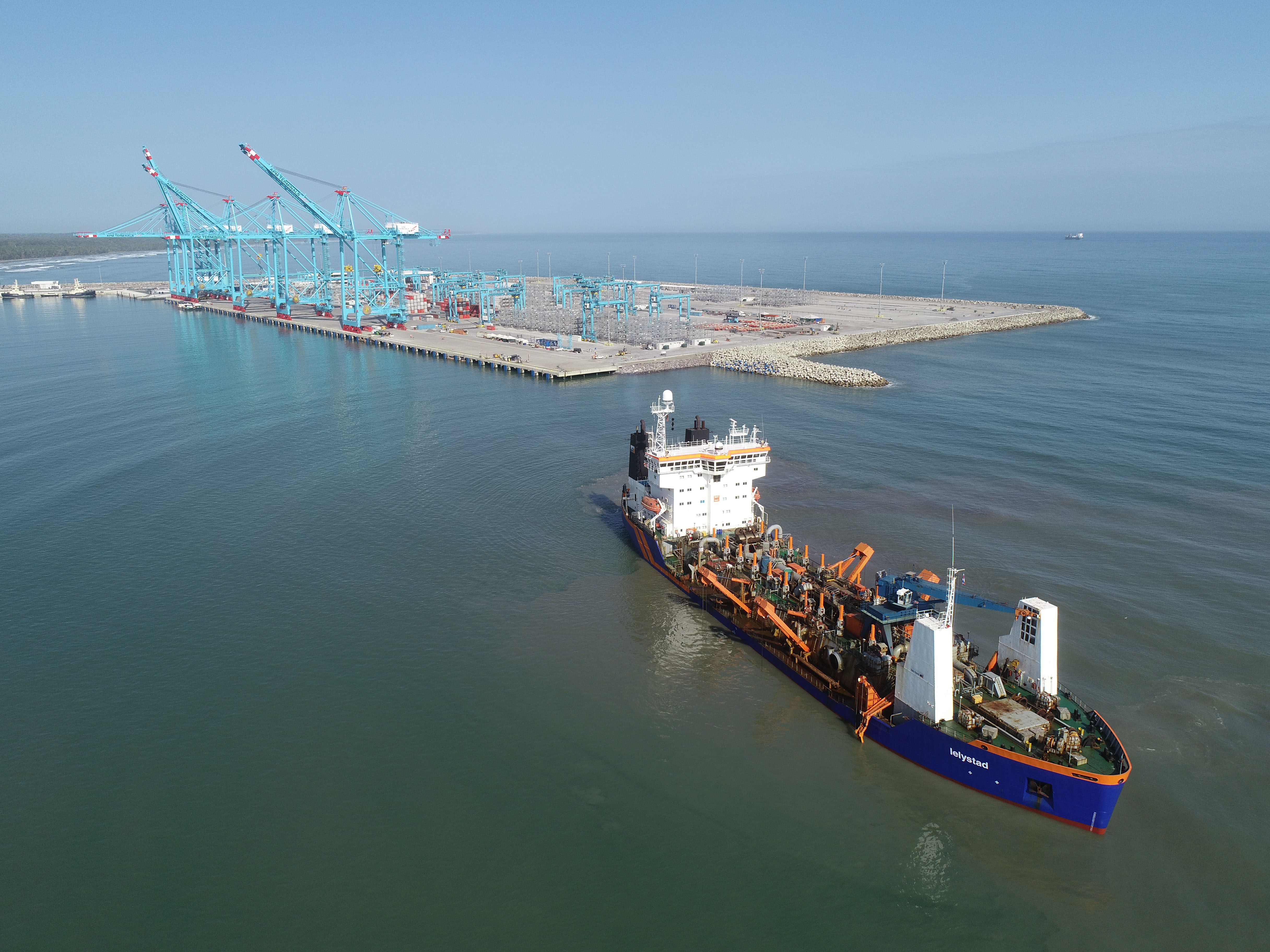 Van Oord and BAM International complete state-of-the-art container ...